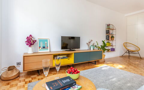 Vila Olimpica Pamplona: Meubles, Design Intérieur, Sol, Bois, Pièce, Sol, Domicile, Salon, Cabinetry, Rayonnage