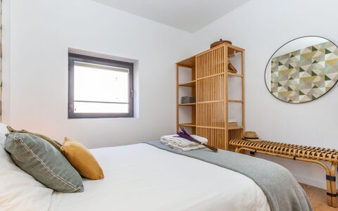 Vila Olimpica Pamplona: Meubles, Lit, Design Intérieur, Chambre, Literie, Mur, Sol, Sol, Drap De Lit, Bois
