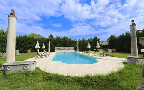 Villa Quattro Mori: Jardin, Pelouse, Aménagement Paysager, Ombre, Mobilier De Jardin, Parc, Hacienda, Biens, Cour, Eco Hôtel