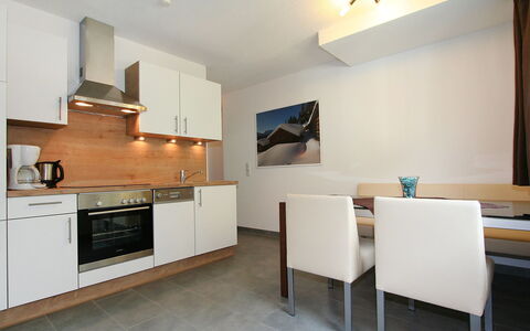Collina: Pièce, Propriété, Meubles, Design Intérieur, Bâtiment, Sol, Cuisine, Comptoir, Cabinetry, Maison
