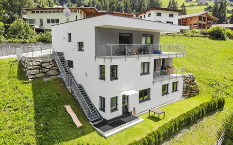 Collina: Plante, Bâtiment, Propriété, Vert, Arbre, Maison, Fenêtre, Lot Terre, Design Urbain, Paysage