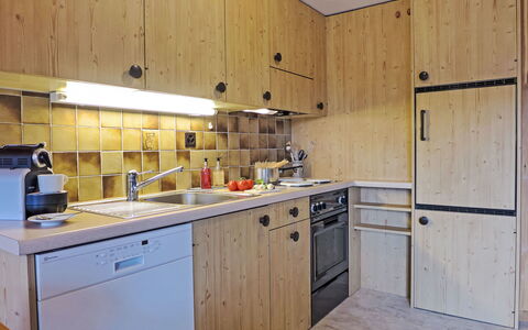 Central: Cuisine, Comptoir, Appareil De Cuisine, Principaux Appliance, Bois, Cabinetry, Design Intérieur, Sol, Meubles, Évier