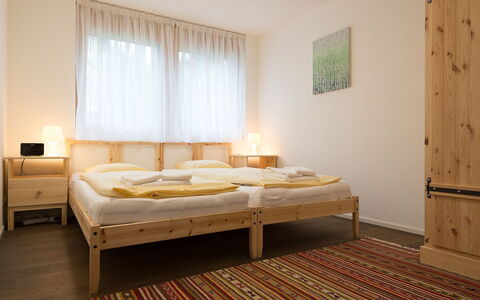 Bergfrieden Apt. 2: Meubles, Chambre, Lit, Pièce, Cadre De Lit, Sol, Propriété, Design Intérieur, Drap De Lit, Matelas