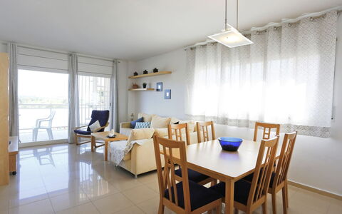 Nou Salou: Pièce, Propriété, Meubles, Bâtiment, Design Intérieur, Sol, Salle À Manger, Maison, Plafond, Table