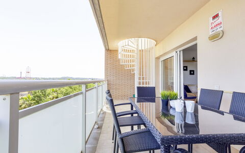 Nou Salou: Meubles, Propriété, Plante, Bâtiment, Chaise, Ombre, Ciel, Plante D'Appartement, Architecture, Design Intérieur