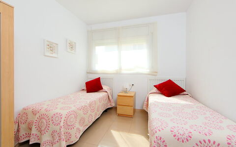 Nou Salou: Chambre, Lit, Meubles, Pièce, Drap De Lit, Propriété, Literie, Cadre De Lit, Design Intérieur, Sol