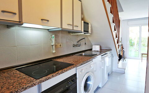 Montalt Viii: Comptoir, Propriété, Pièce, Cuisine, Cabinetry, Meubles, Principaux Appliance, Bâtiment, Maison, Évier