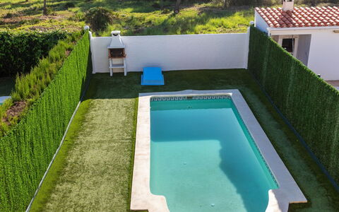 Montalt Ix: L'Eau, Plante, Propriété, Vert, Rectangle, Bâtiment, Piscine, Architecture, Herbe, Ombre