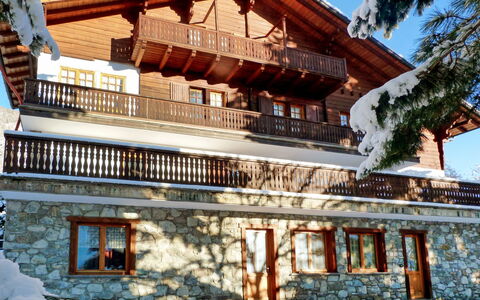 Sarre 350: Fenêtre, Ciel, Bâtiment, Arbre, Loisir, Bois, Façade, Immobilier, Toit