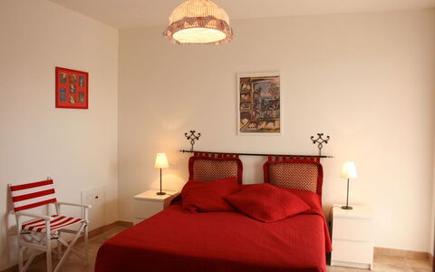 Casa Clementina: Chambre, Pièce, Meubles, Lit, Propriété, Rouge, Design Intérieur, Drap De Lit, Cadre De Lit, Literie