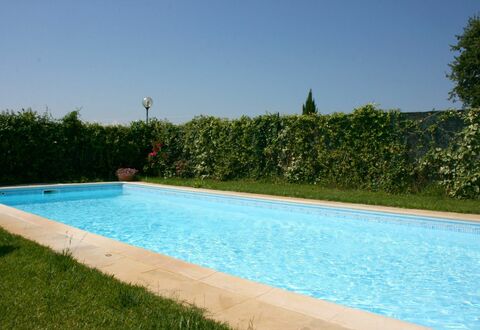 Casa Clementina: L'Eau, Plante, Ciel, Piscine, Rectangle, Lot Terre, Ombre, Herbe, Arbre, Loisir