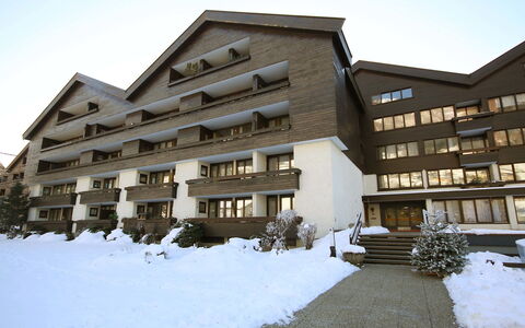 Bad Hofgastein 270: Bâtiment, Ciel, Neige, Fenêtre, Plante, Design Urbain, Condominium, Zone Résidentielle, Immobilier