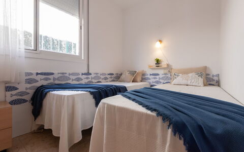 Flamenc 2: Chambre, Mur, Bois, Linge, Lit, Design Intérieur, Drap De Lit, Literie, Textile, Sol