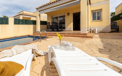 Flamenc 2: Piscine, Zone Résidentielle, Domicile, Mobilier De Jardin, Biens, Recours, Balcon, Ombre, Chaise, Villa