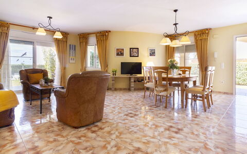 Jardi: Propriété, Pièce, Sol, Bâtiment, Design Intérieur, Meubles, Maison, Jaune, Sol, Immobilier