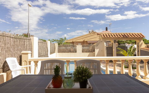 Fumadell: Propriété, Bâtiment, Maison, Domicile, Immobilier, Zone Résidentielle, Biens, Toit, Villa, Architecture
