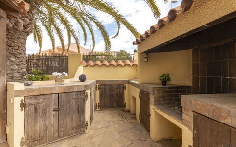 Nellyana: Propriété, Bâtiment, Pièce, Architecture, Mur, Maison, Immobilier, Domicile, Cambre, Plafond