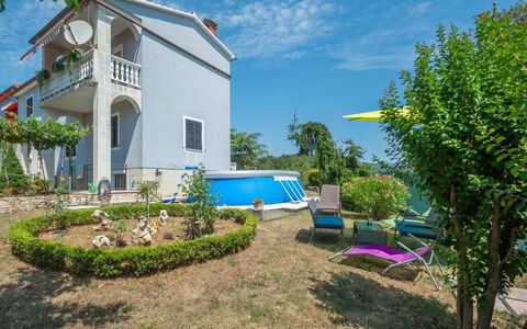 Olivia: Plante, Ciel, Bâtiment, Nuage, La Nature, Bleu Azur, Lot Terre, Arbre, Végétation, Chalet