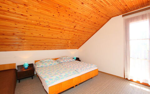 Betula: Chambre, Pièce, Lit, Propriété, Grenier, Meubles, Plafond, Mur, Design Intérieur, Bâtiment