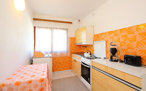 Betula: Pièce, Propriété, Orange, Meubles, Lit, Bâtiment, Design Intérieur, Chambre, Immobilier, Maison