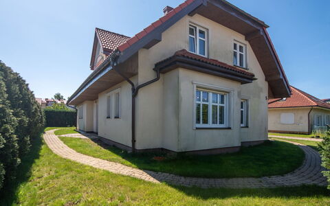 Leba 100: Bâtiment, Fenêtre, Maison, Toit, Domicile, Architecture, Zone Résidentielle, Façade, Chalet, Siding