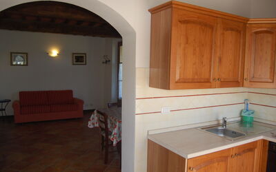 Fieno: Pièce, Propriété, Meubles, Cabinetry, Cuisine, Sol, Maison, Bâtiment, Comptoir, Architecture