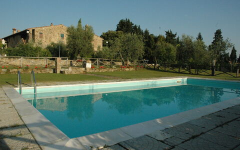 Appartamento Beatrice: Piscine, Propriété, L'Eau, Loisir, Maison, Vacances, Immobilier, Arbre, Bâtiment, Villa