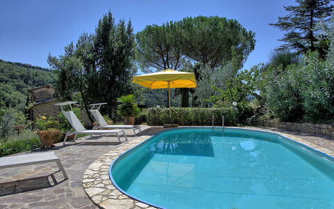 Bigiolo a Melazzano: Piscine, Propriété, Immobilier, Maison, Biens, Domicile, Loisir, Bâtiment, Arbre, Arrière-Cour