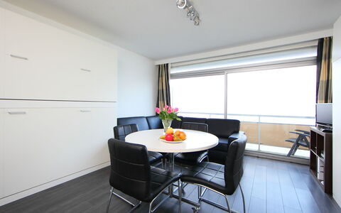 Bredene 410: Pièce, Propriété, Design Intérieur, Meubles, Bâtiment, Maison, Jaune, Immobilier, Domicile, Salle À Manger