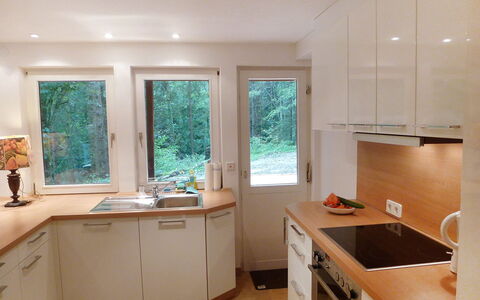 Leubach: Pièce, Comptoir, Propriété, Meubles, Évier, Cabinetry, Cuisine, Design Intérieur, Bâtiment, Plafond