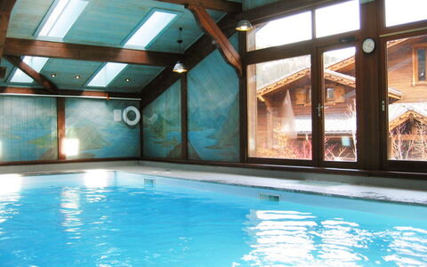 Les Hauts des Chavants: L'Eau, Propriété, Piscine, Bâtiment, Bleu Azur, Fenêtre, Éclairage, Ombre, Loisir, Plante