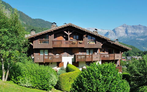 Les Hauts des Chavants: Ciel, Montagne, Plante, Bâtiment, Propriété, Vert, Arbre, Paysage Naturel, Maison, Lot Terre