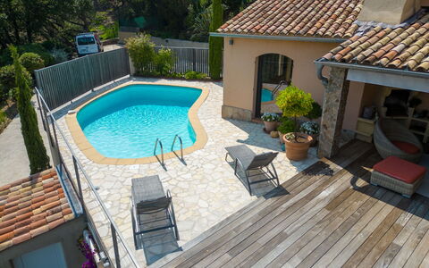 Le Pas de Courtin: L'Eau, Propriété, Meubles, Bâtiment, Piscine, Plante, Mobilier De Jardin, Chaise, Éclairage, Design Intérieur