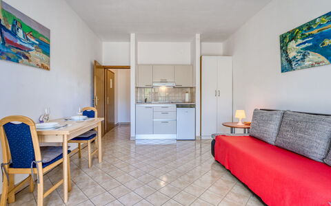Krk Pinezići 100: Sol, Sol, Meubles, Chaise, Table Cuisine Et Salle A Manger, Parquet, Salon