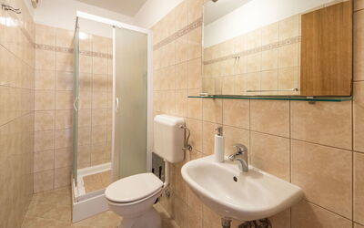 Balorda 100.4: Marron, Luminaire Plomberie, Robinet, Propriété, Évier, Photographier, Blanc, Salle De Bains, Lavabo, Noir