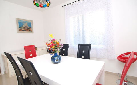 Carmen: Pièce, Propriété, Design Intérieur, Meubles, Table, Plafond, Salle À Manger, Mur, Maison, Conception