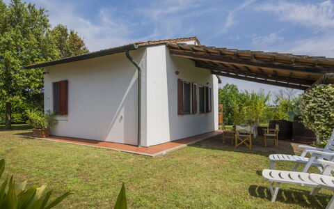 Casetta Ponticelli: Propriété, Maison, Bâtiment, Immobilier, Domicile, Chalet, Lot Terre, Façade, Ferme, Arrière-Cour