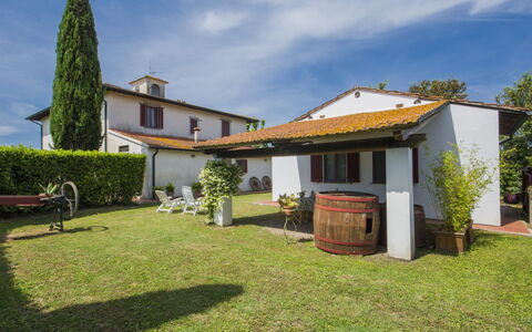 Casetta Ponticelli: Nuage, Ciel, Plante, Bâtiment, Fenêtre, Arbre, Maison, Lot Terre, Herbe, Chalet