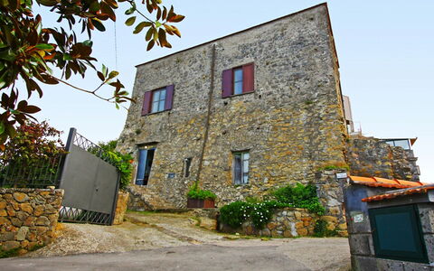 'O Pignatiello: Plante, Ciel, Bâtiment, Fenêtre, Chalet, Maison, Surface De La Route, Zone Résidentielle, Façade