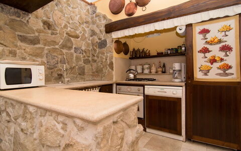 'O Pignatiello: Comptoir, Cabinetry, Propriété, Bâtiment, Cuisine, Appareil De Cuisine, Cuisinière, Bois, Design Intérieur, Électroménager