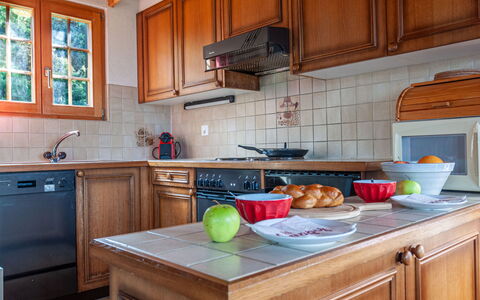 Bivak: Comptoir, Cabinetry, Propriété, Evier, Appareil De Cuisine, Cuisine, Vaisselle, Cuisinière, Bois, Design Intérieur