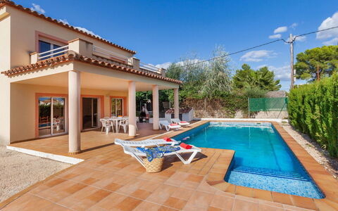 Villa Cala Nova B: Ciel, Propriété, L'Eau, Bâtiment, Plante, Bleu Azur, Arbre, Piscine, Mobilier De Jardin, Nuage