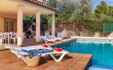 Villa Cala Nova B: L'Eau, Meubles, Propriété, Ciel, Plante, Bâtiment, Table, Chaise, Bleu Azur, Piscine