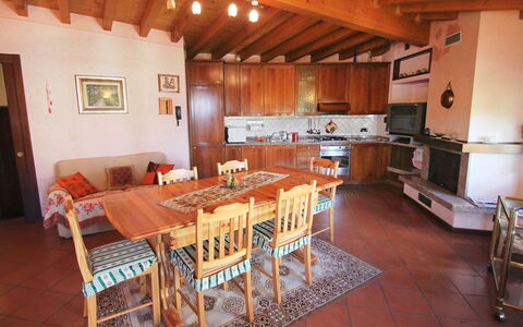 Gargnano 250: Pièce, Propriété, Bâtiment, Meubles, Immobilier, Maison, Design Intérieur, Table, Salle À Manger, Faisceau