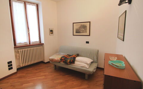 Gargnano 250: Pièce, Sol, Propriété, Meubles, Dur, Design Intérieur, Parquet, Mur, Bâtiment, Plafond