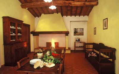 Cerchi 5: Pièce, Propriété, Bâtiment, Design Intérieur, Meubles, Maison, Salon, Plafond, Sol, Domicile