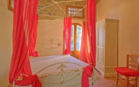 Arturo: Rideau, Meubles, Pièce, Propriété, Lit, Rouge, Chambre, Design Intérieur, Traitement De Fenetre, Rose