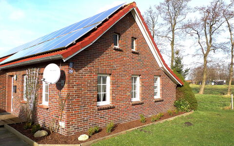 Hage 300: Ciel, Plante, Bâtiment, Fenêtre, Nuage, Arbre, Maison, Bois, Herbe, Brickwork