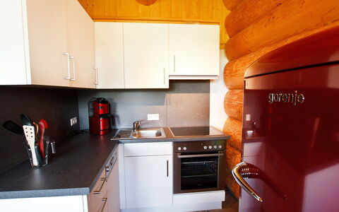 Grosserlach 100: Propriété, Comptoir, Pièce, Cuisine, Cabinetry, Meubles, Orange, Cuisinière, Maison, Design Intérieur