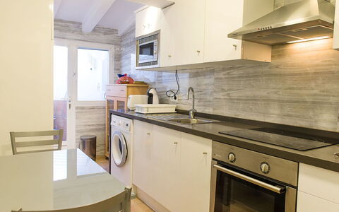 Cofitsa: Propriété, Pièce, Comptoir, Cuisine, Cabinetry, Meubles, Design Intérieur, Maison, Bâtiment, Jaune